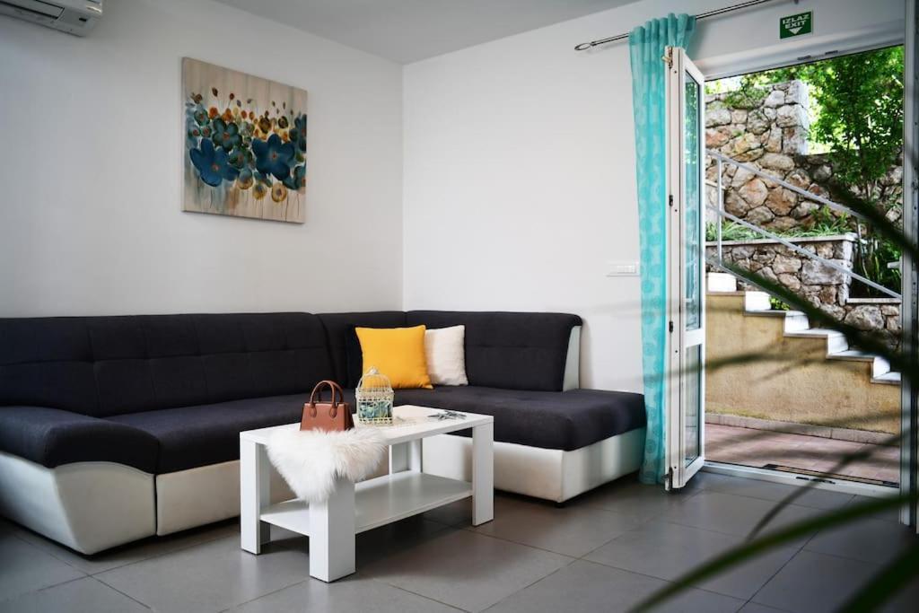 Wave N' Sea Apartment With A Private Pool Dubrovnik Bagian luar foto