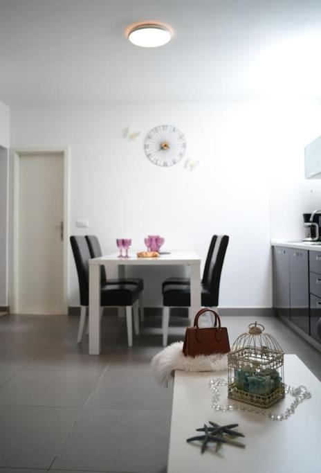 Wave N' Sea Apartment With A Private Pool Dubrovnik Bagian luar foto