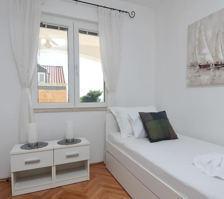 Wave N' Sea Apartment With A Private Pool Dubrovnik Bagian luar foto