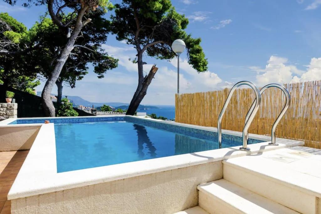 Wave N' Sea Apartment With A Private Pool Dubrovnik Bagian luar foto