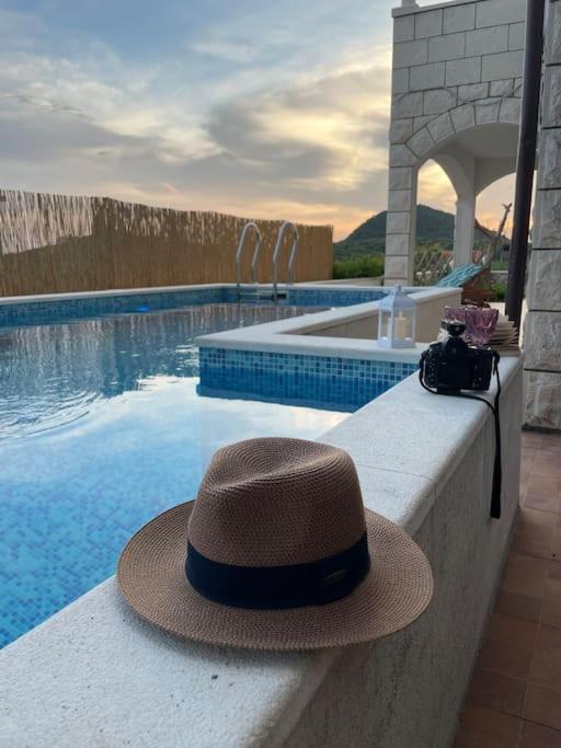 Wave N' Sea Apartment With A Private Pool Dubrovnik Bagian luar foto