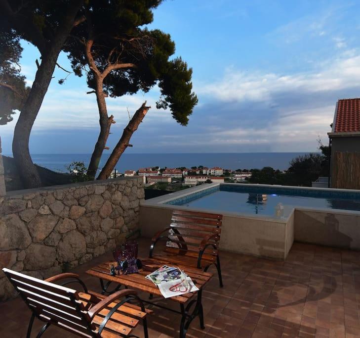 Wave N' Sea Apartment With A Private Pool Dubrovnik Bagian luar foto