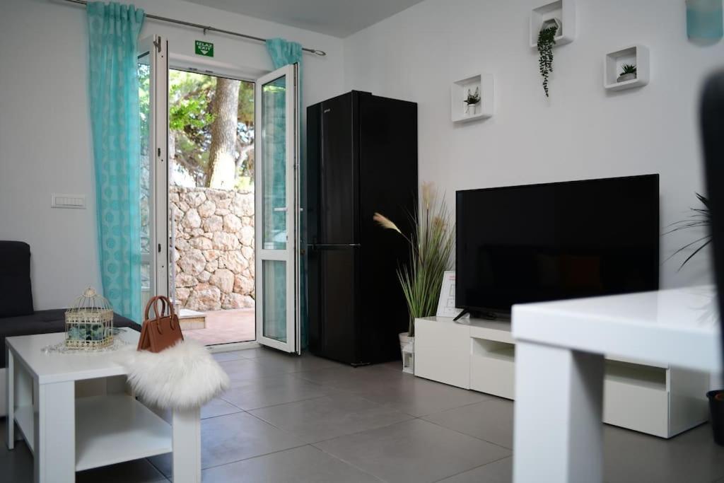 Wave N' Sea Apartment With A Private Pool Dubrovnik Bagian luar foto