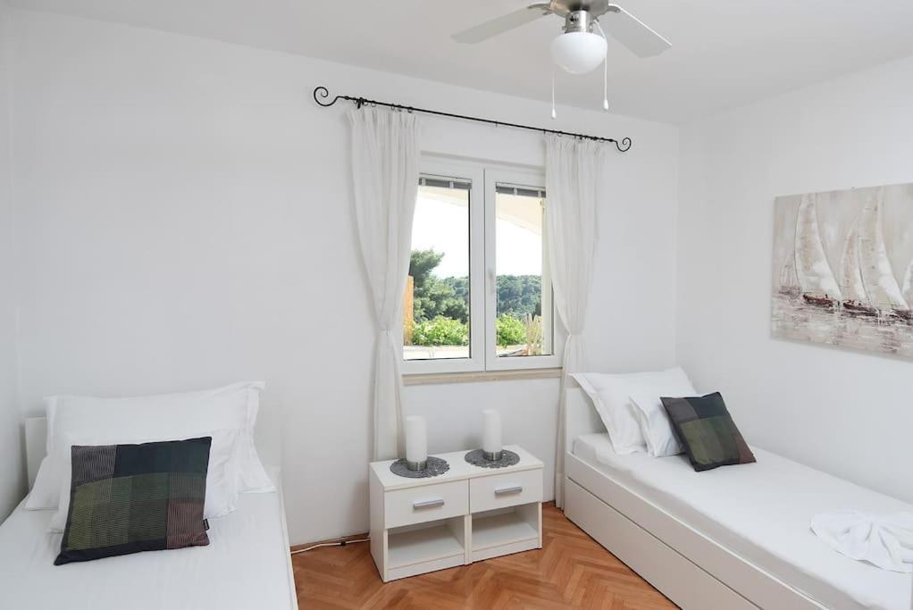 Wave N' Sea Apartment With A Private Pool Dubrovnik Bagian luar foto