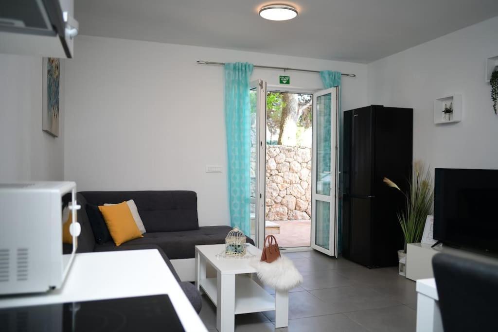 Wave N' Sea Apartment With A Private Pool Dubrovnik Bagian luar foto