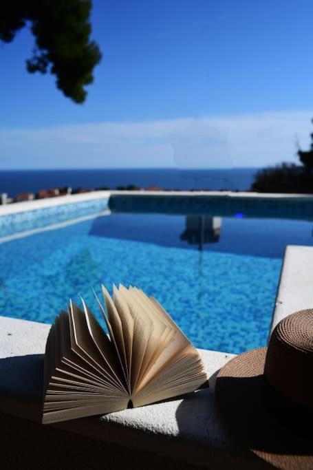 Wave N' Sea Apartment With A Private Pool Dubrovnik Bagian luar foto