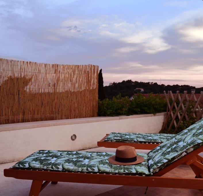 Wave N' Sea Apartment With A Private Pool Dubrovnik Bagian luar foto