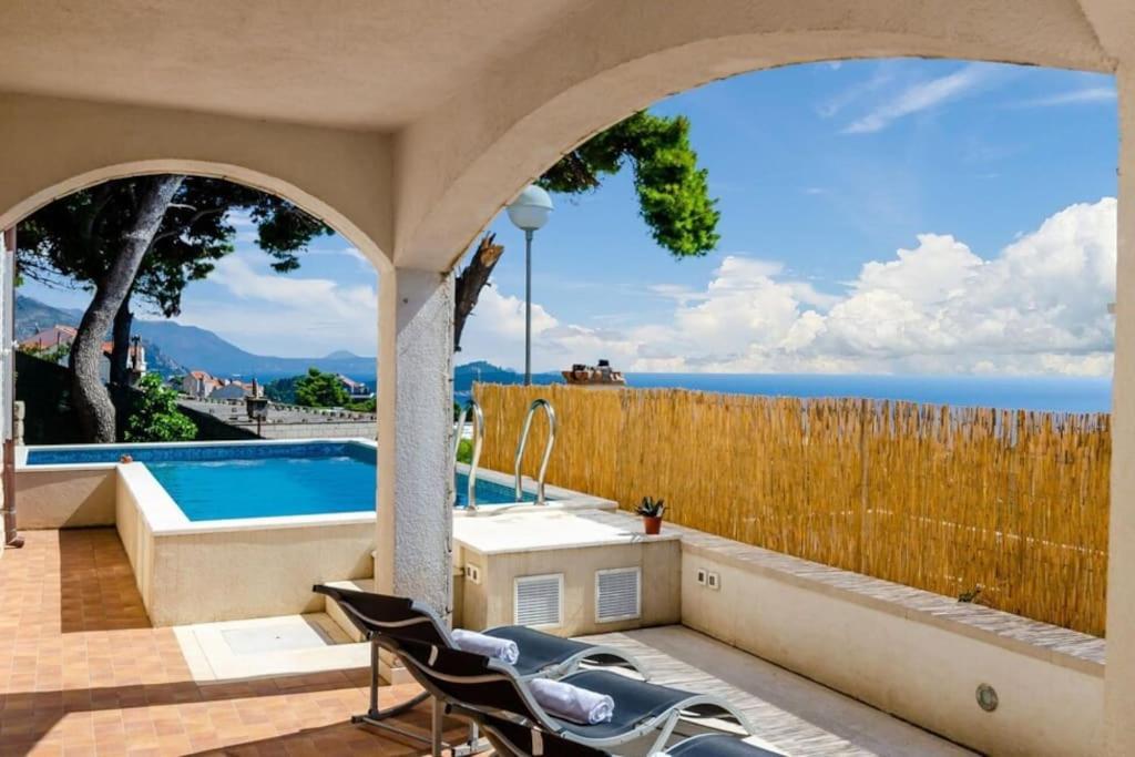 Wave N' Sea Apartment With A Private Pool Dubrovnik Bagian luar foto