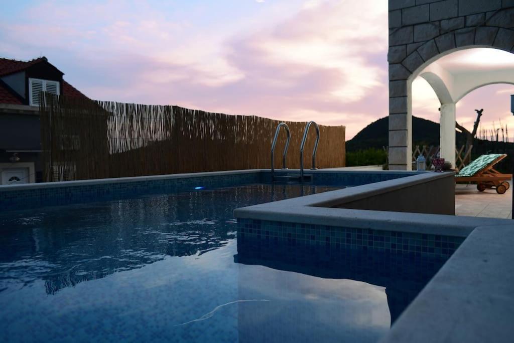 Wave N' Sea Apartment With A Private Pool Dubrovnik Bagian luar foto