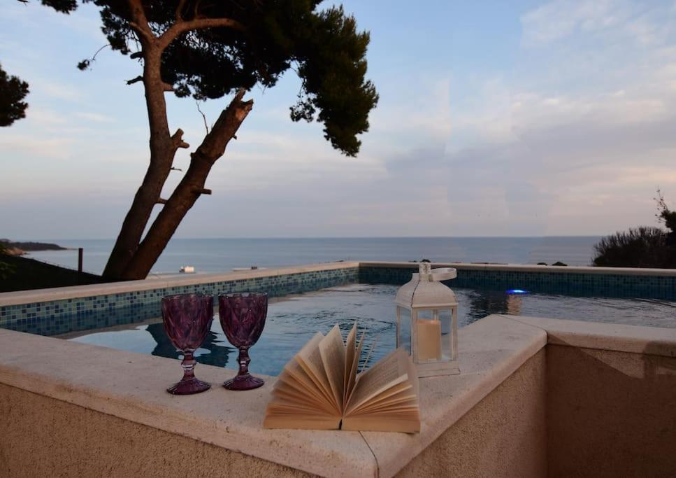 Wave N' Sea Apartment With A Private Pool Dubrovnik Bagian luar foto