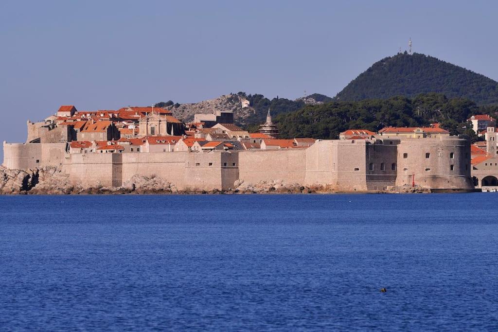Wave N' Sea Apartment With A Private Pool Dubrovnik Bagian luar foto